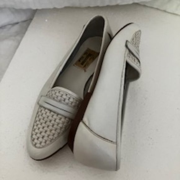 white leather Massimo shoe, size 51/2B - Picture 2 of 4